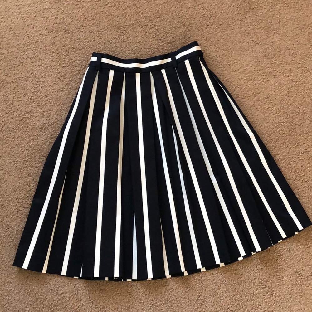 Liz Claiborne pleated A-line skirt